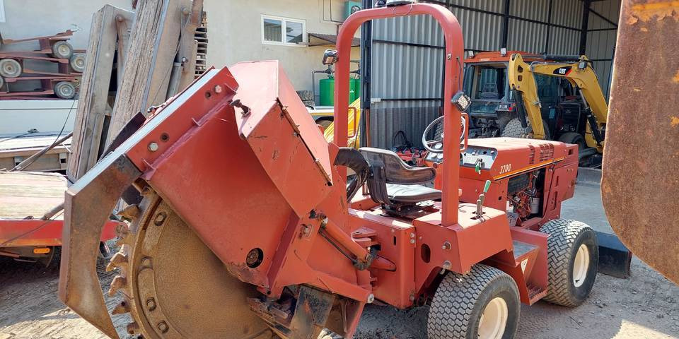 Koparka tarczowa Ditch Witch 3700DD łańcuchowa - Траншеекопатель: фото 5 Koparka tarczowa Ditch Witch 3700DD łańcuchowa - Траншеекопатель: фото 5