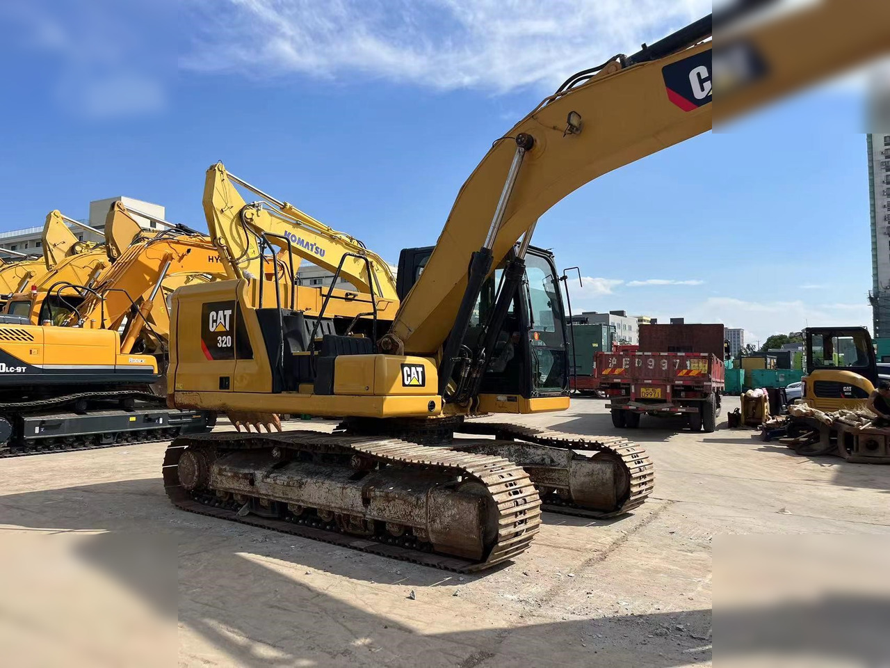 CATERPILLAR 320 - Гусеничный экскаватор: фото 3 CATERPILLAR 320 - Гусеничный экскаватор: фото 3