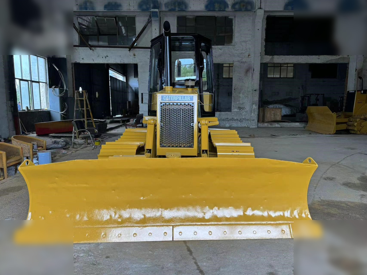 CATERPILLAR D4C - Бульдозер: фото 2 CATERPILLAR D4C - Бульдозер: фото 2