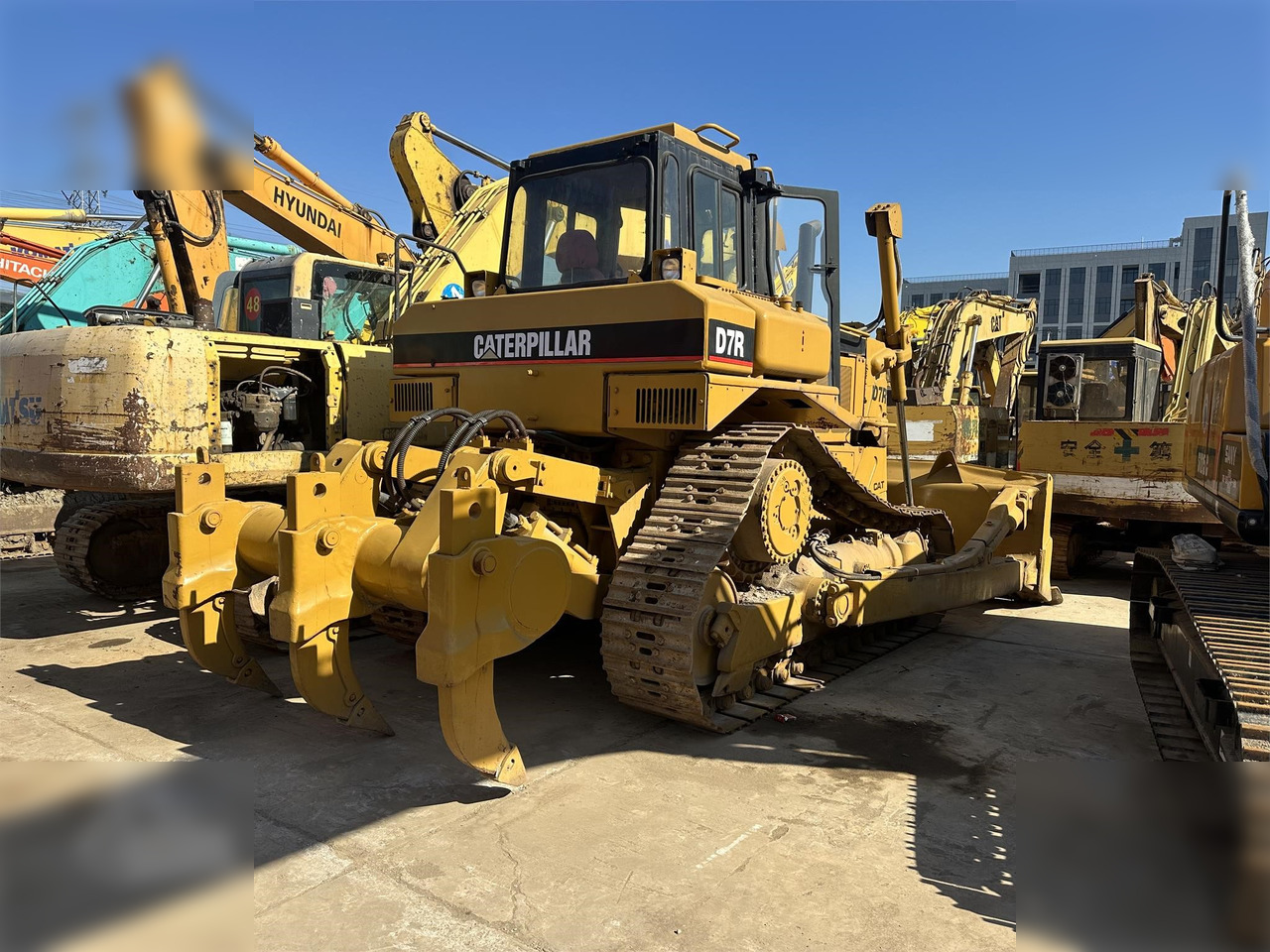 CATERPILLAR D7R II - Бульдозер: фото 1 CATERPILLAR D7R II - Бульдозер: фото 1