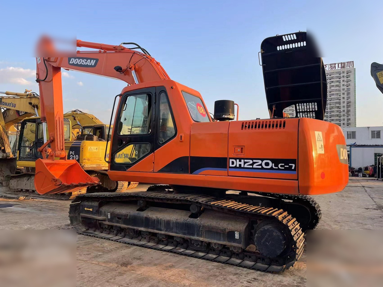 DOOSAN DH220 LC-7 - Гусеничный экскаватор: фото 3 DOOSAN DH220 LC-7 - Гусеничный экскаватор: фото 3