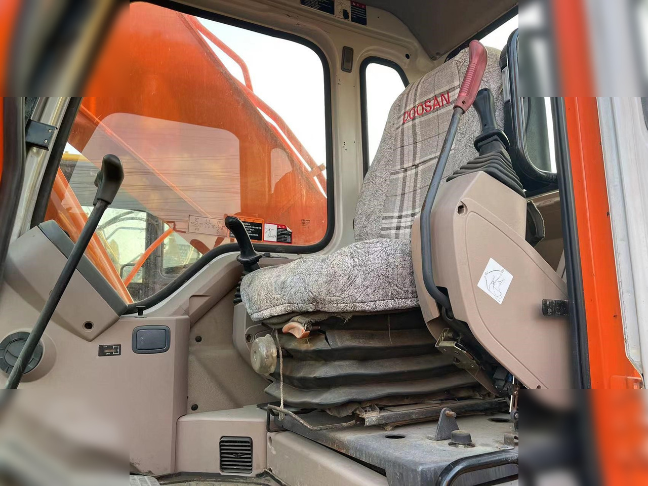DOOSAN DH220 LC-7 - Гусеничный экскаватор: фото 4 DOOSAN DH220 LC-7 - Гусеничный экскаватор: фото 4