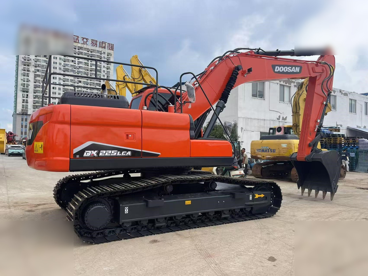 DOOSAN DX225 LC - Гусеничный экскаватор: фото 2 DOOSAN DX225 LC - Гусеничный экскаватор: фото 2