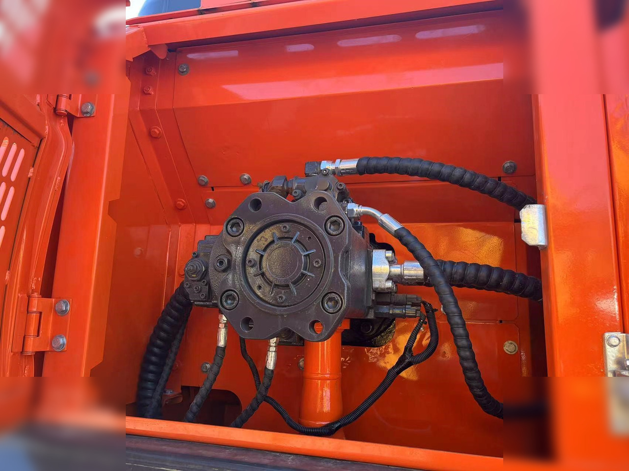 Гусеничный экскаватор DOOSAN DX260 LC: фото 6