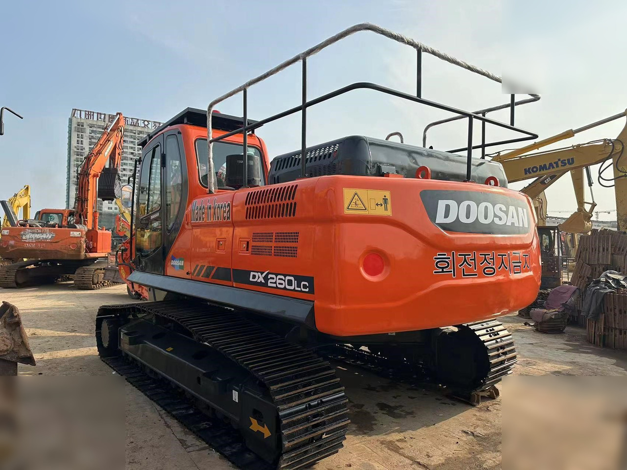 DOOSAN DX260 LC - Гусеничный экскаватор: фото 2 DOOSAN DX260 LC - Гусеничный экскаватор: фото 2
