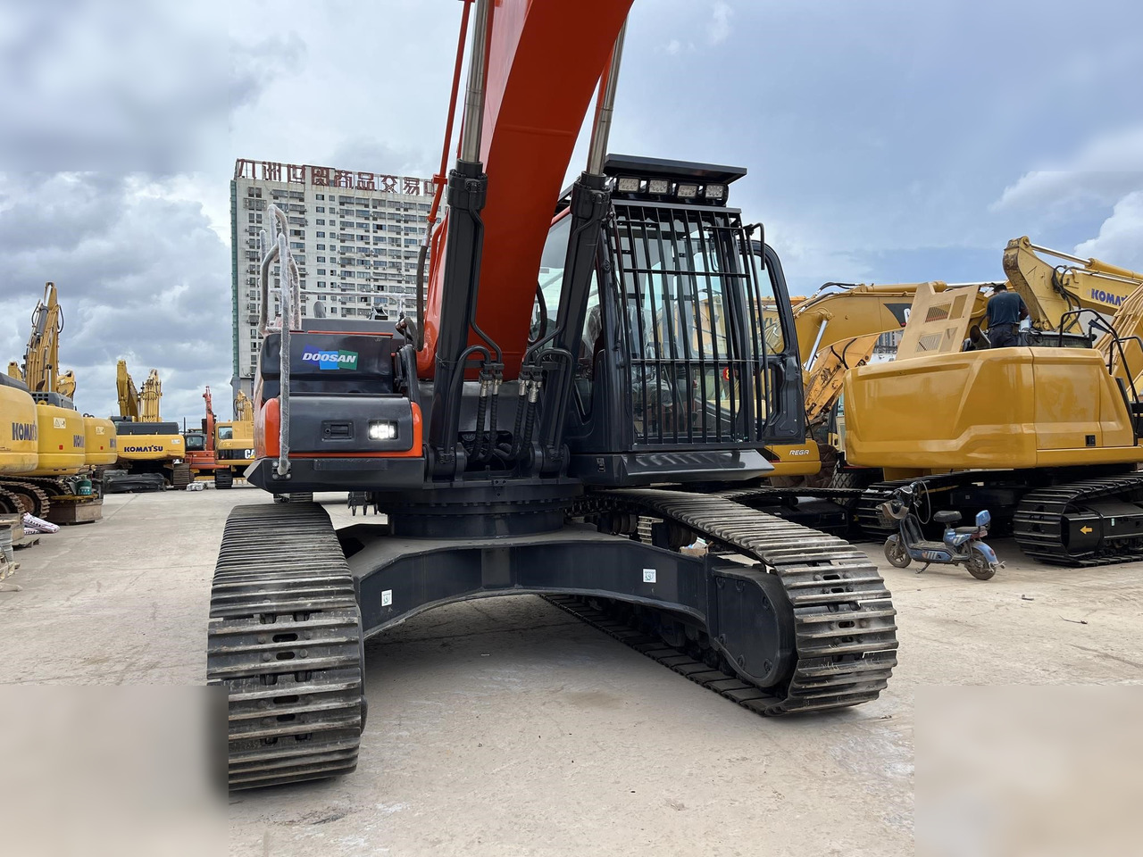 DOOSAN DX340 LCA - Гусеничный экскаватор: фото 2 DOOSAN DX340 LCA - Гусеничный экскаватор: фото 2