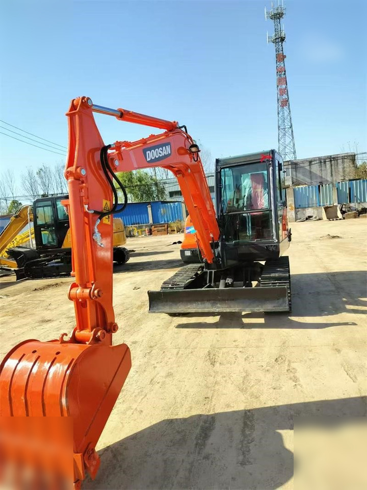 DOOSAN DX60-9C - Гусеничный экскаватор: фото 4 DOOSAN DX60-9C - Гусеничный экскаватор: фото 4