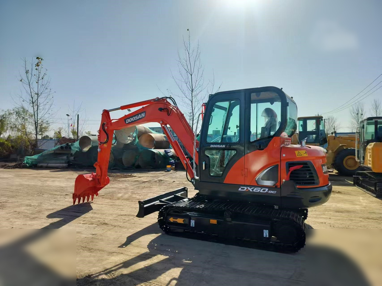 DOOSAN DX60-9C - Гусеничный экскаватор: фото 1 DOOSAN DX60-9C - Гусеничный экскаватор: фото 1