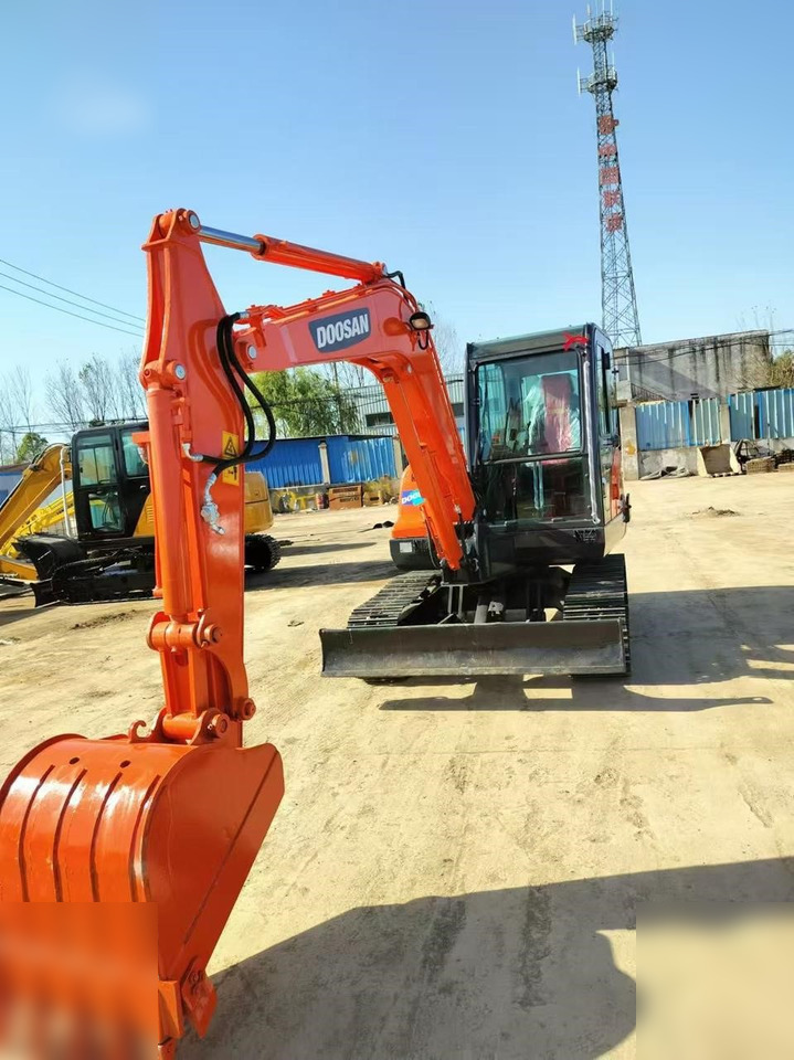 DOOSAN DX60-9C - Гусеничный экскаватор: фото 4 DOOSAN DX60-9C - Гусеничный экскаватор: фото 4