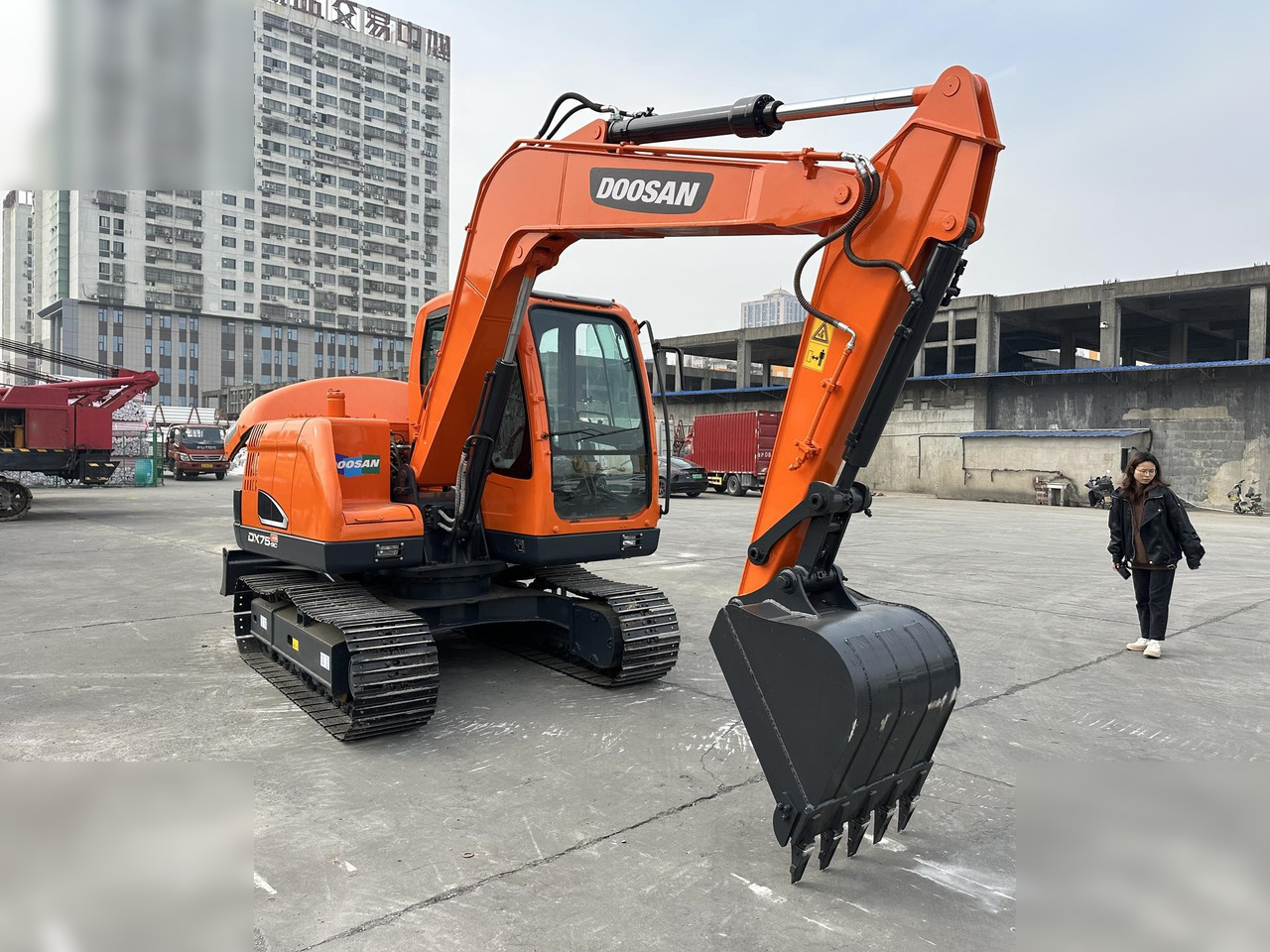 DOOSAN DX75-9CN - Гусеничный экскаватор: фото 3 DOOSAN DX75-9CN - Гусеничный экскаватор: фото 3