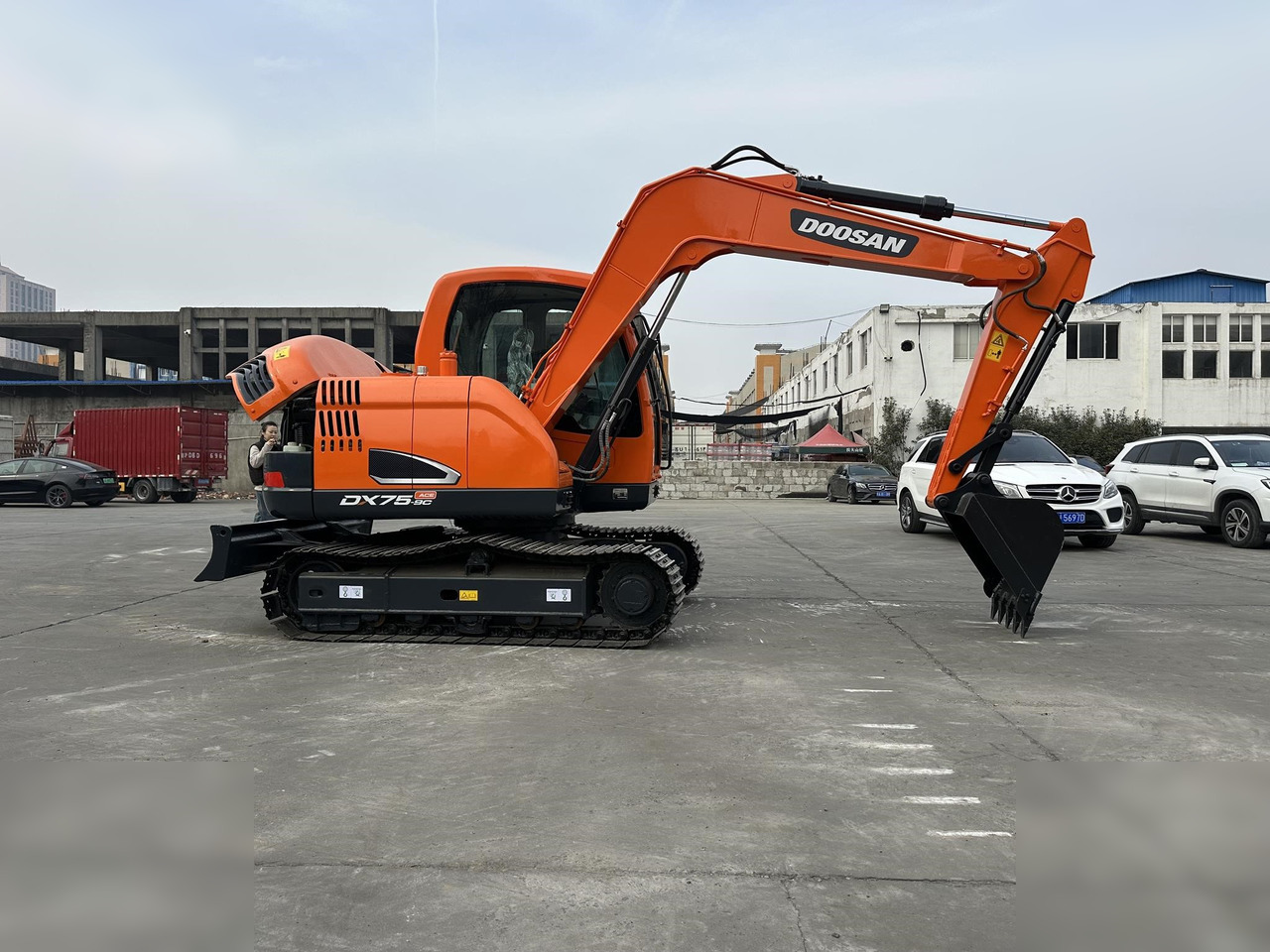 DOOSAN DX75-9CN - Гусеничный экскаватор: фото 2 DOOSAN DX75-9CN - Гусеничный экскаватор: фото 2