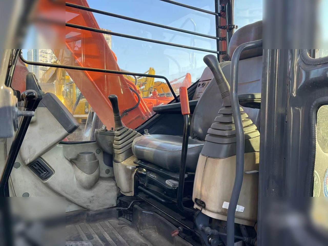 HITACHI ZX70 - Гусеничный экскаватор: фото 4 HITACHI ZX70 - Гусеничный экскаватор: фото 4