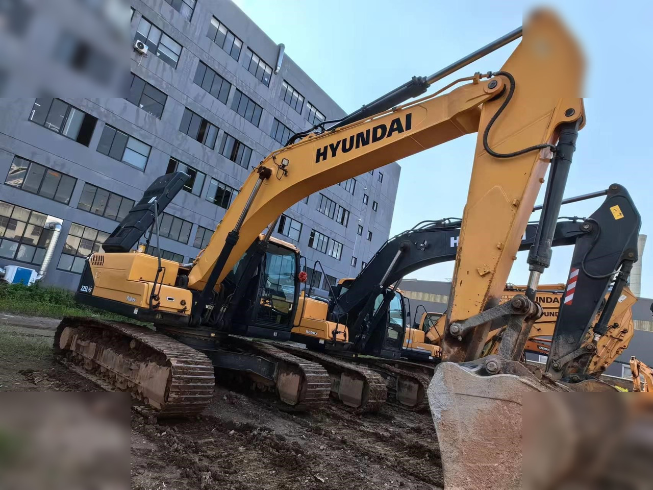 HYUNDAI 225LC-9 - Гусеничный экскаватор: фото 1 HYUNDAI 225LC-9 - Гусеничный экскаватор: фото 1