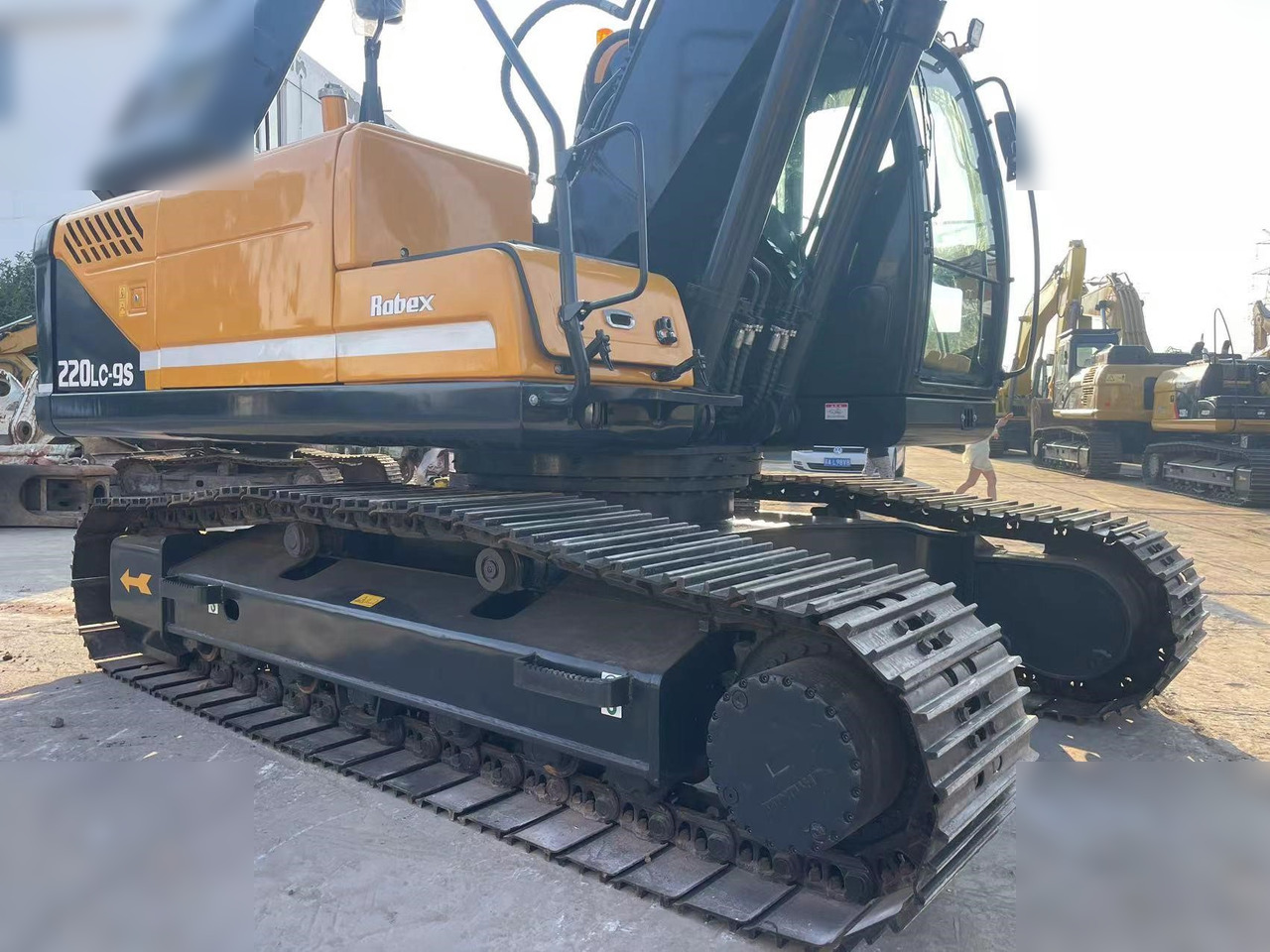 HYUNDAI ROBEX 220 LC-9S - Гусеничный экскаватор: фото 4 HYUNDAI ROBEX 220 LC-9S - Гусеничный экскаватор: фото 4
