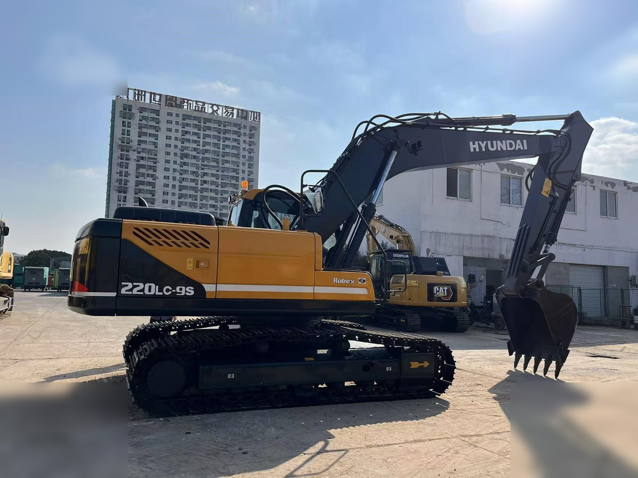 HYUNDAI ROBEX 220 LC-9S - Гусеничный экскаватор: фото 2 HYUNDAI ROBEX 220 LC-9S - Гусеничный экскаватор: фото 2
