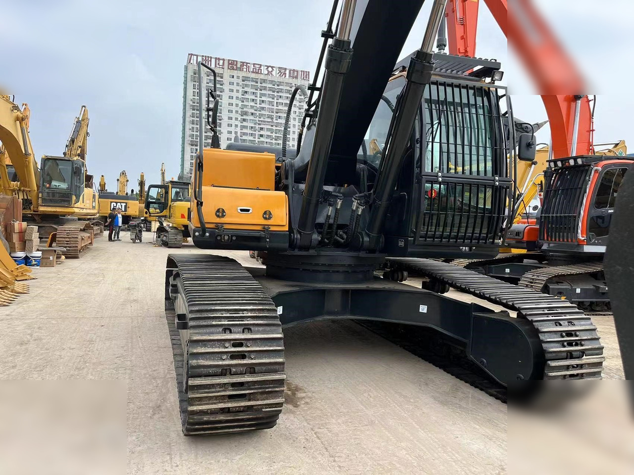 HYUNDAI ROBEX 330 LC-9S - Гусеничный экскаватор: фото 3 HYUNDAI ROBEX 330 LC-9S - Гусеничный экскаватор: фото 3