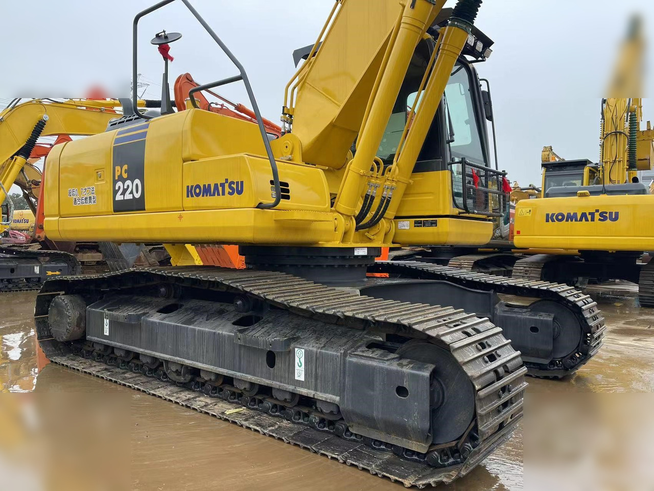KOMATSU PC200-8 - Гусеничный экскаватор: фото 4 KOMATSU PC200-8 - Гусеничный экскаватор: фото 4