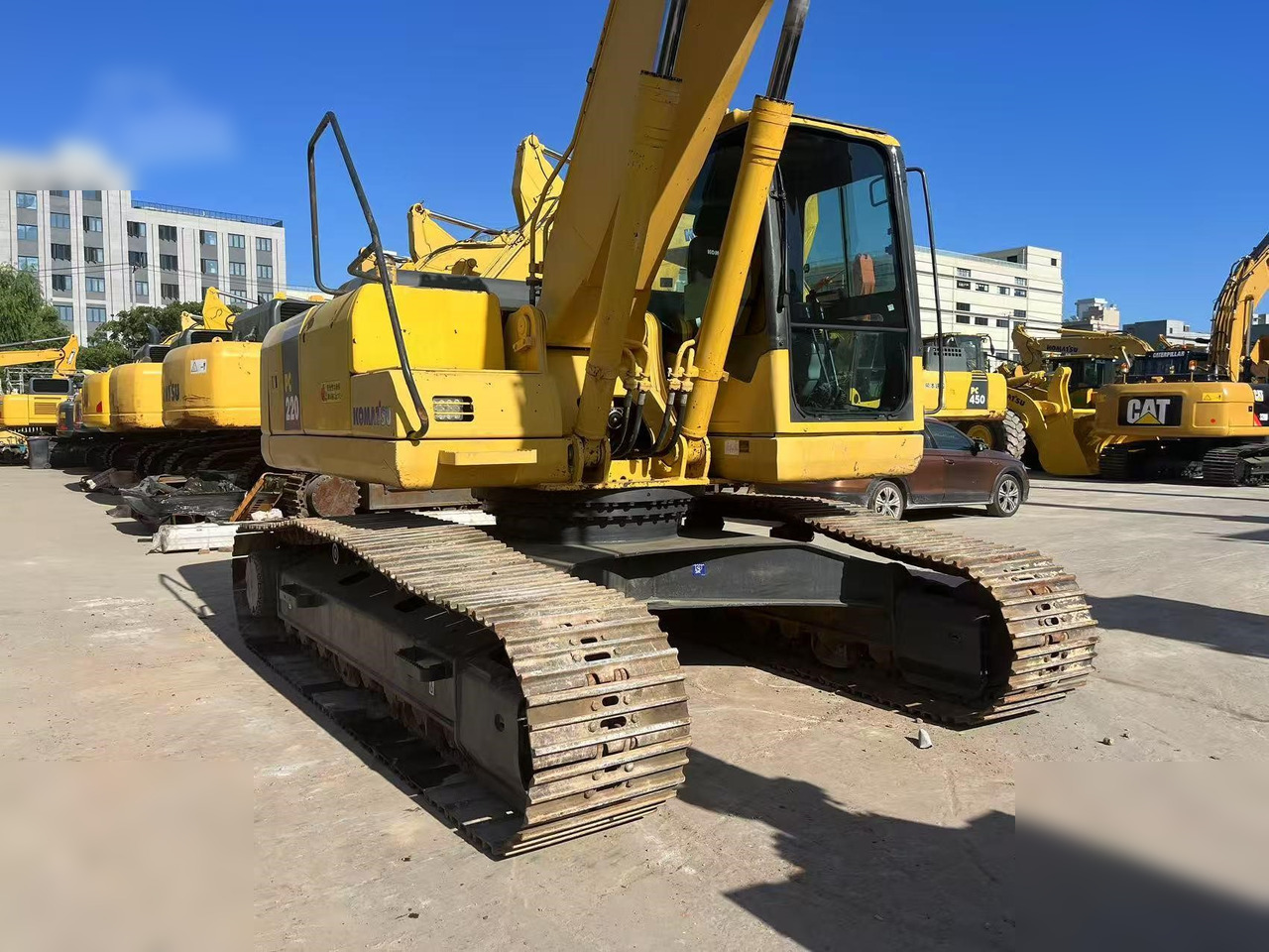KOMATSU PC220-7 - Гусеничный экскаватор: фото 3 KOMATSU PC220-7 - Гусеничный экскаватор: фото 3