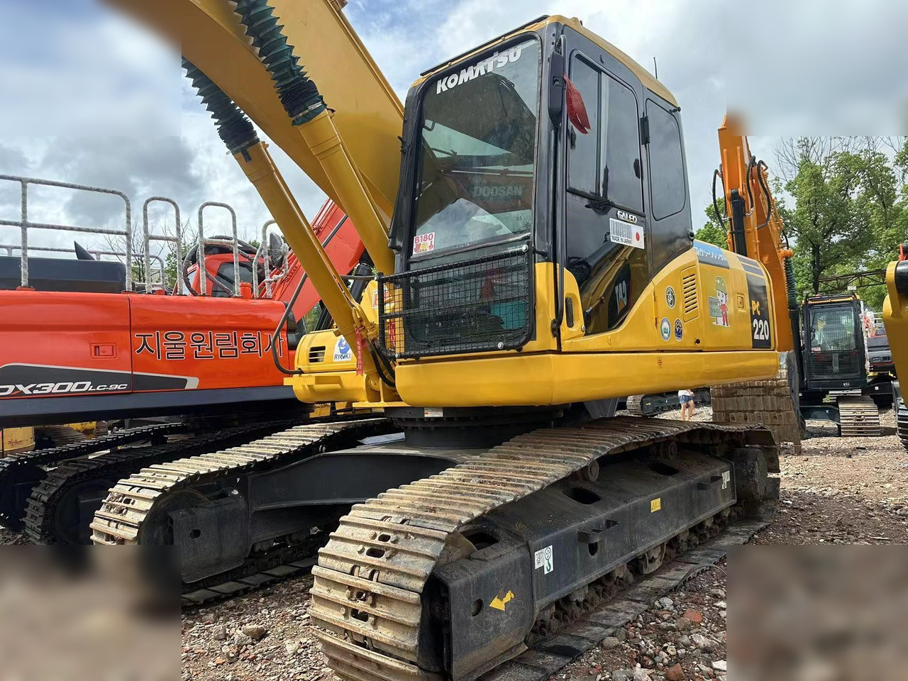 KOMATSU PC220-7 - Гусеничный экскаватор: фото 3 KOMATSU PC220-7 - Гусеничный экскаватор: фото 3