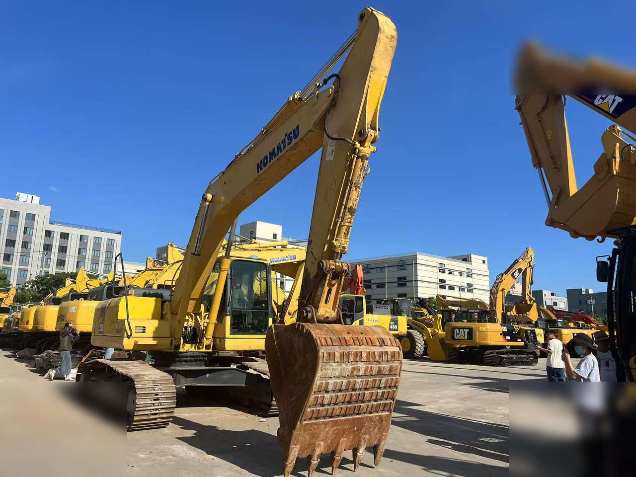 KOMATSU PC220-7 - Гусеничный экскаватор: фото 4 KOMATSU PC220-7 - Гусеничный экскаватор: фото 4