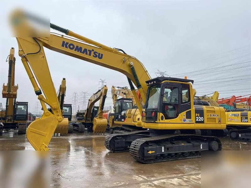 KOMATSU PC220-8 - Гусеничный экскаватор: фото 3 KOMATSU PC220-8 - Гусеничный экскаватор: фото 3
