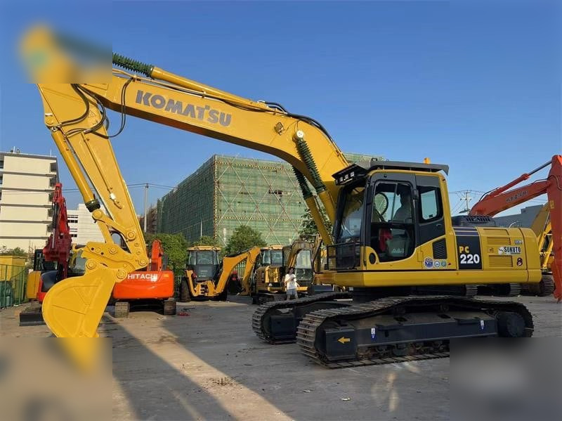 KOMATSU PC220-8 - Гусеничный экскаватор: фото 2 KOMATSU PC220-8 - Гусеничный экскаватор: фото 2