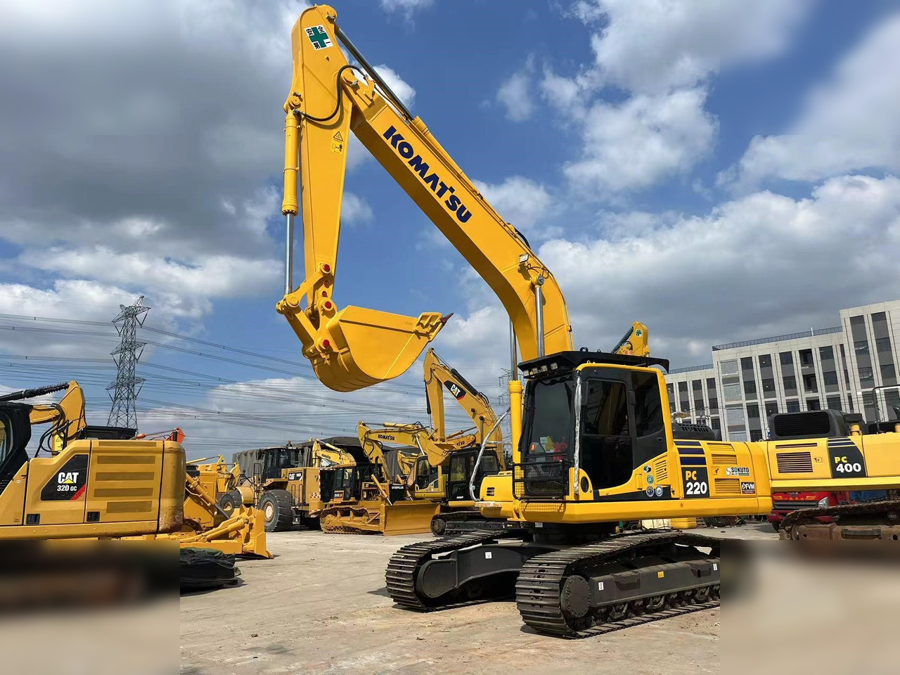 KOMATSU PC220-8 - Гусеничный экскаватор: фото 3 KOMATSU PC220-8 - Гусеничный экскаватор: фото 3