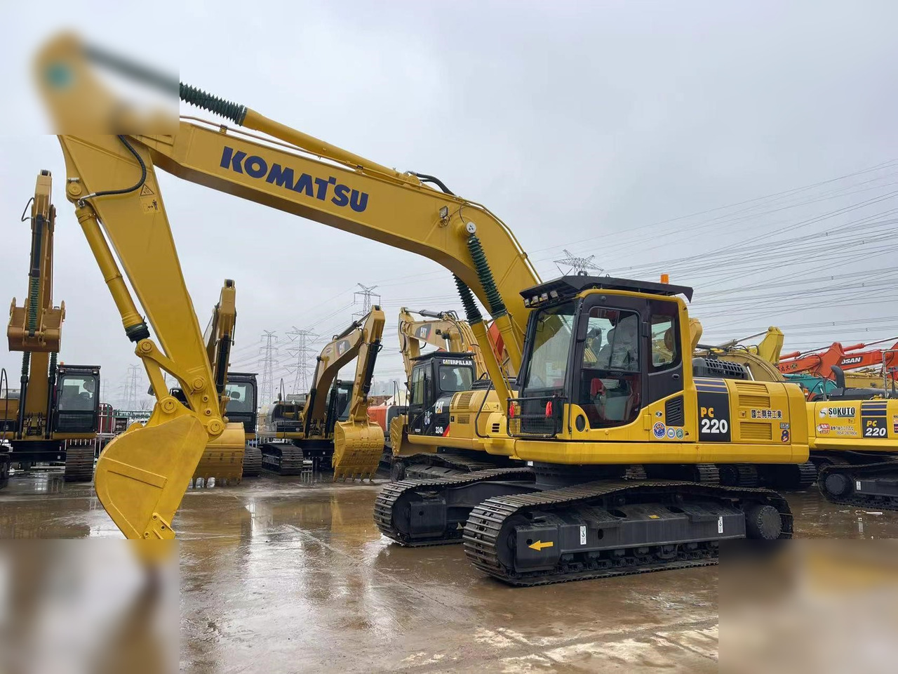 KOMATSU PC220-8 - Гусеничный экскаватор: фото 1 KOMATSU PC220-8 - Гусеничный экскаватор: фото 1