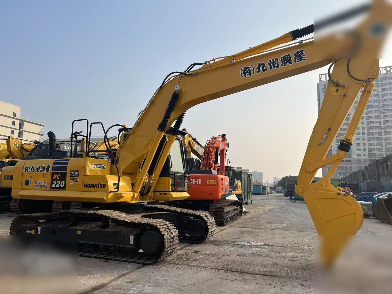 KOMATSU PC220-8M0 - Гусеничный экскаватор: фото 5 KOMATSU PC220-8M0 - Гусеничный экскаватор: фото 5