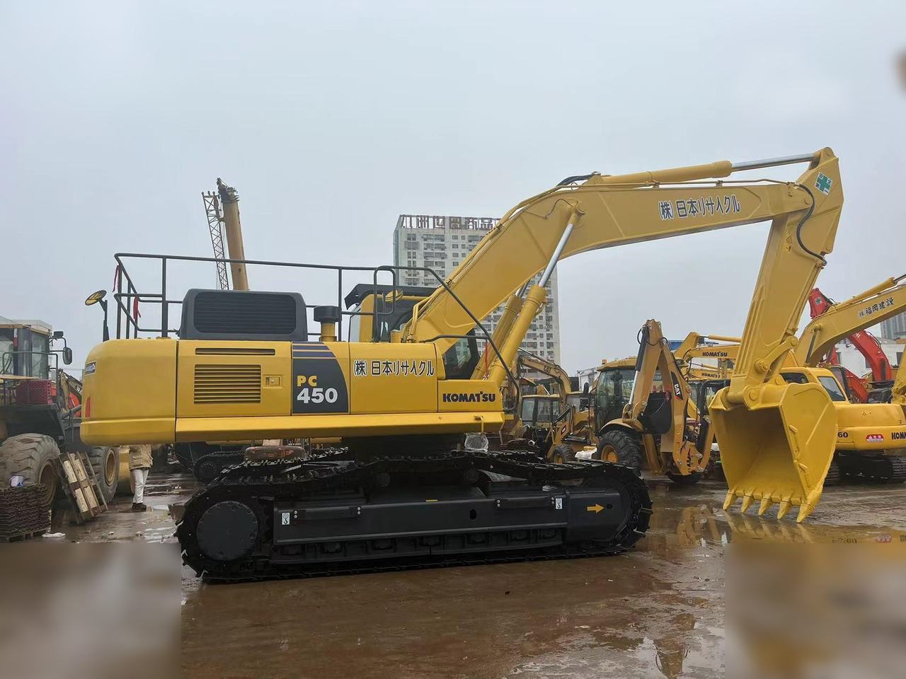 KOMATSU PC450-8 - Гусеничный экскаватор: фото 1 KOMATSU PC450-8 - Гусеничный экскаватор: фото 1
