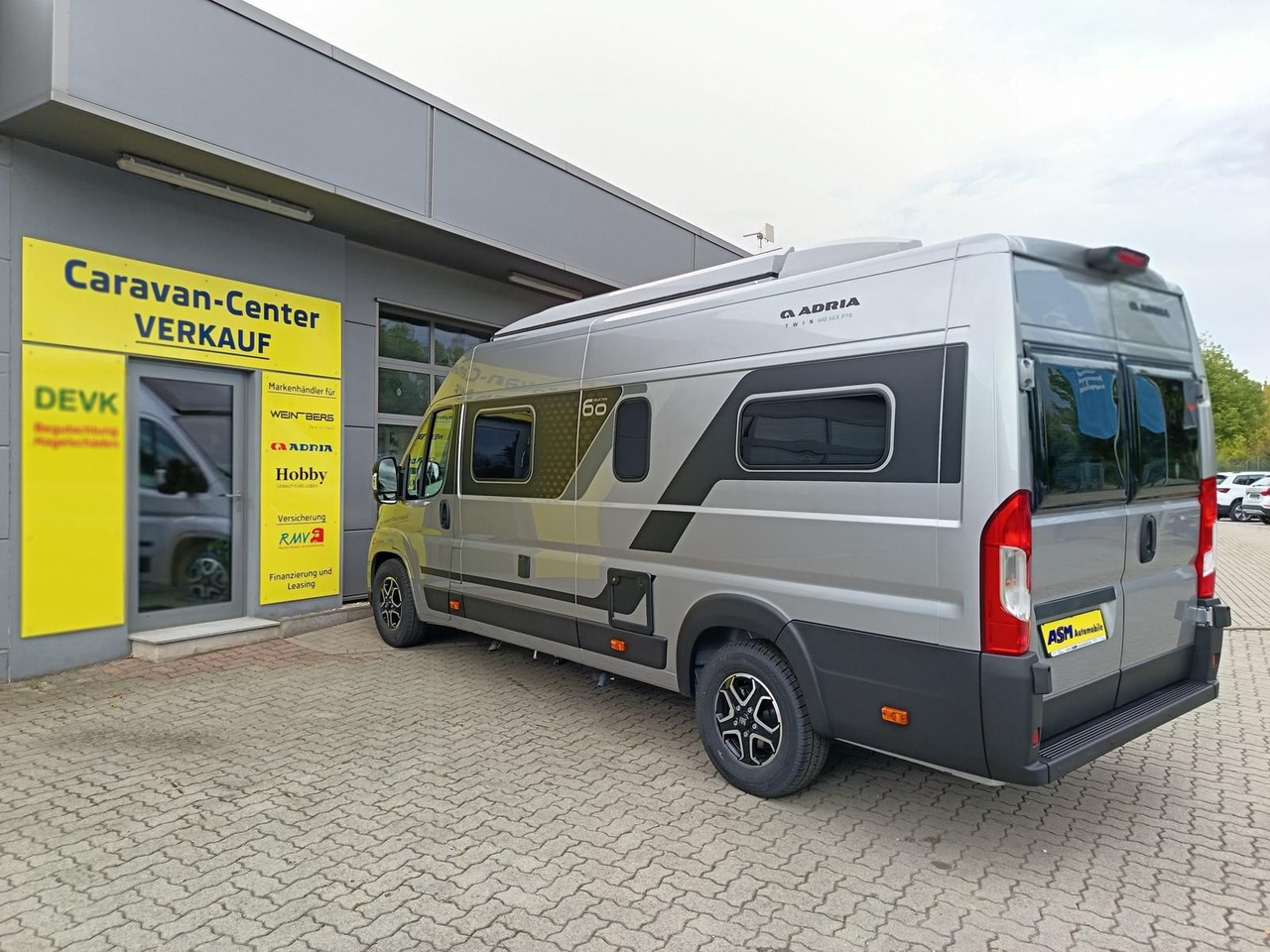 Adria Twin "60Y" 640 SGX 4,25MAXI*JUBILEE*AUFSTELLDACH - Кастенваген: фото 5 Adria Twin "60Y" 640 SGX 4,25MAXI*JUBILEE*AUFSTELLDACH - Кастенваген: фото 5