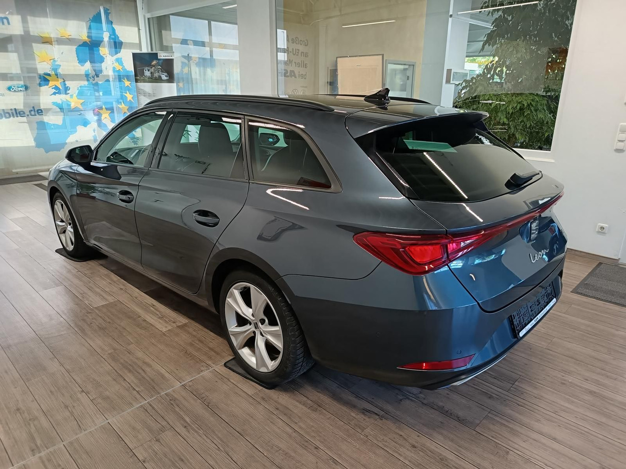 Seat Leon Sportstourer 1,5TSI FR*NAVI*LED*SOUND*R-KAM - Универсал: фото 4 Seat Leon Sportstourer 1,5TSI FR*NAVI*LED*SOUND*R-KAM - Универсал: фото 4