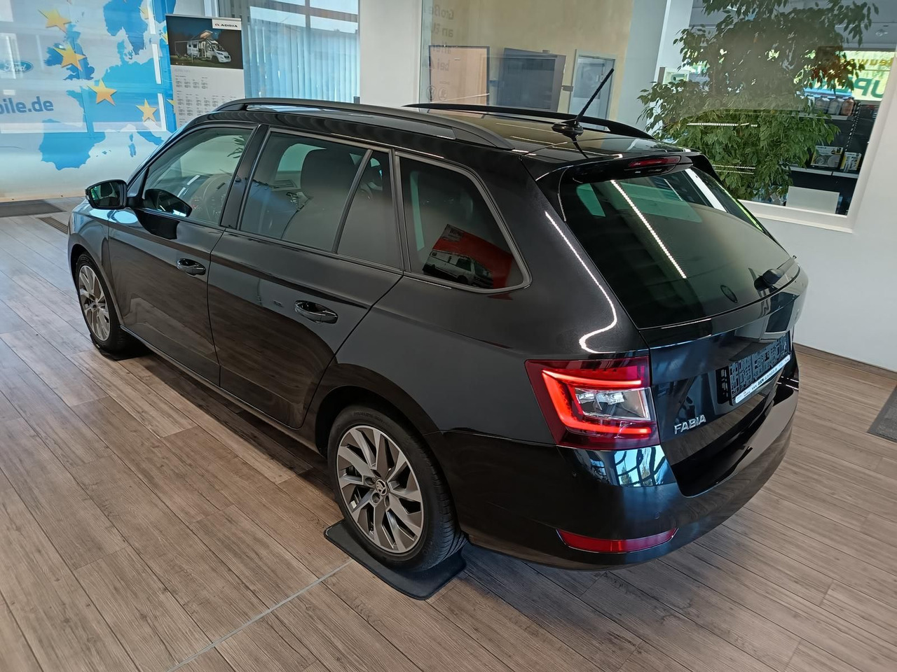Skoda Fabia Ambition Combi 1,0 TSI*Bi-LED*NAVI*SHZ*DAB - Легковой автомобиль: фото 4 Skoda Fabia Ambition Combi 1,0 TSI*Bi-LED*NAVI*SHZ*DAB - Легковой автомобиль: фото 4