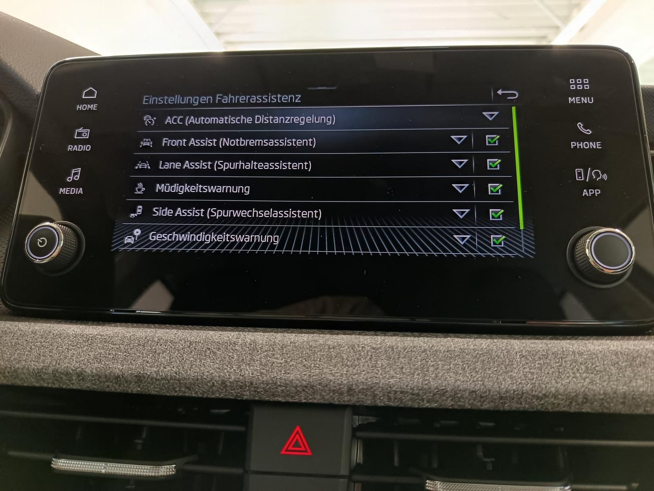 Внедорожник Skoda Kamiq 130 Jahre 1,5TSI DSG*AHK*ACC*LED*R-KAM*PDC: фото 14 Внедорожник Skoda Kamiq 130 Jahre 1,5TSI DSG*AHK*ACC*LED*R-KAM*PDC: фото 14