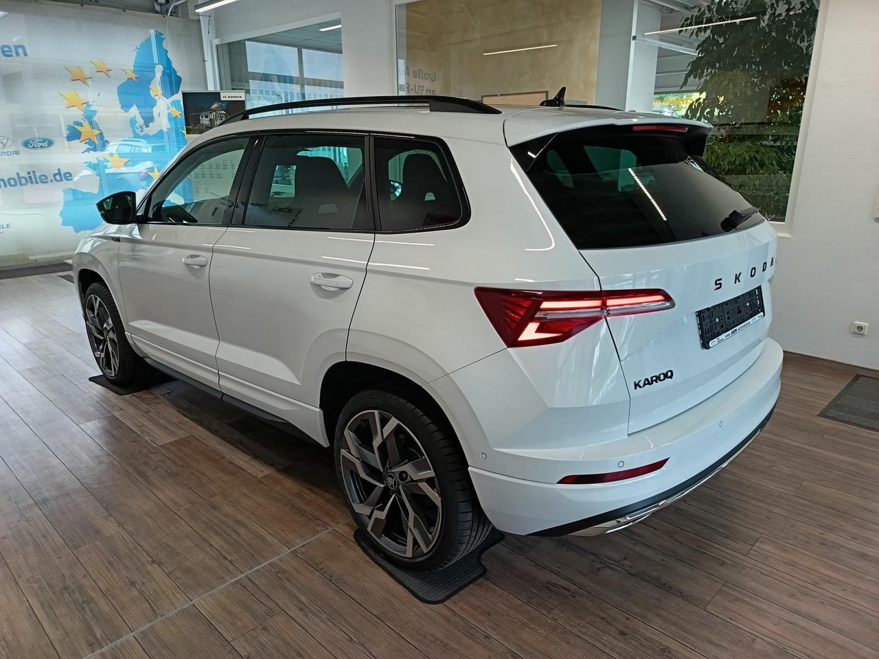 Skoda Karoq Sportline 1,5 TSI DSG*AHK*PSD*STD.HZG*NAVI - Внедорожник: фото 4 Skoda Karoq Sportline 1,5 TSI DSG*AHK*PSD*STD.HZG*NAVI - Внедорожник: фото 4
