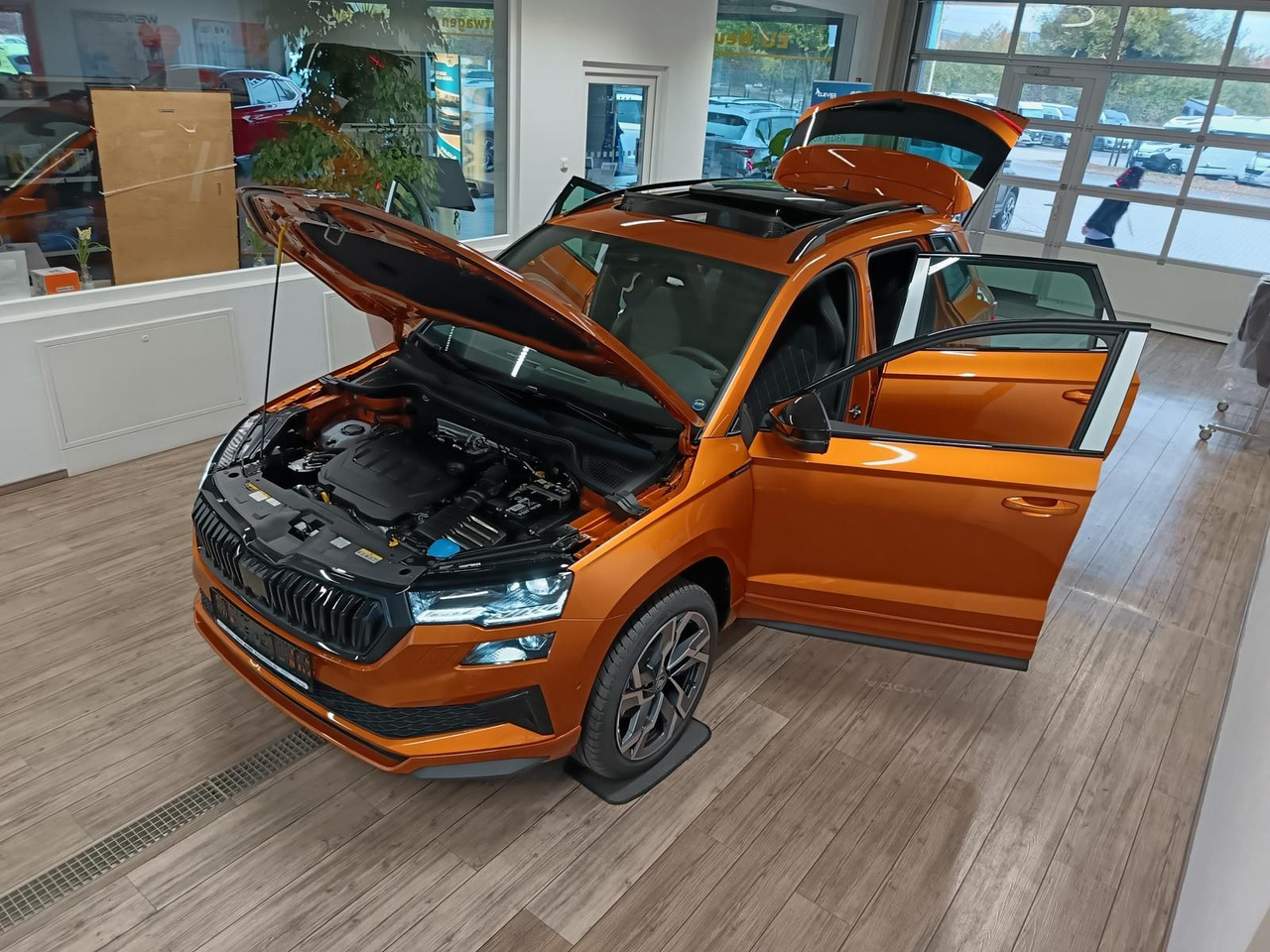 Skoda Karoq Sportline 2,0 TDI DSG 4x4*AHK*PSD*STD.HZG* - Внедорожник: фото 2 Skoda Karoq Sportline 2,0 TDI DSG 4x4*AHK*PSD*STD.HZG* - Внедорожник: фото 2