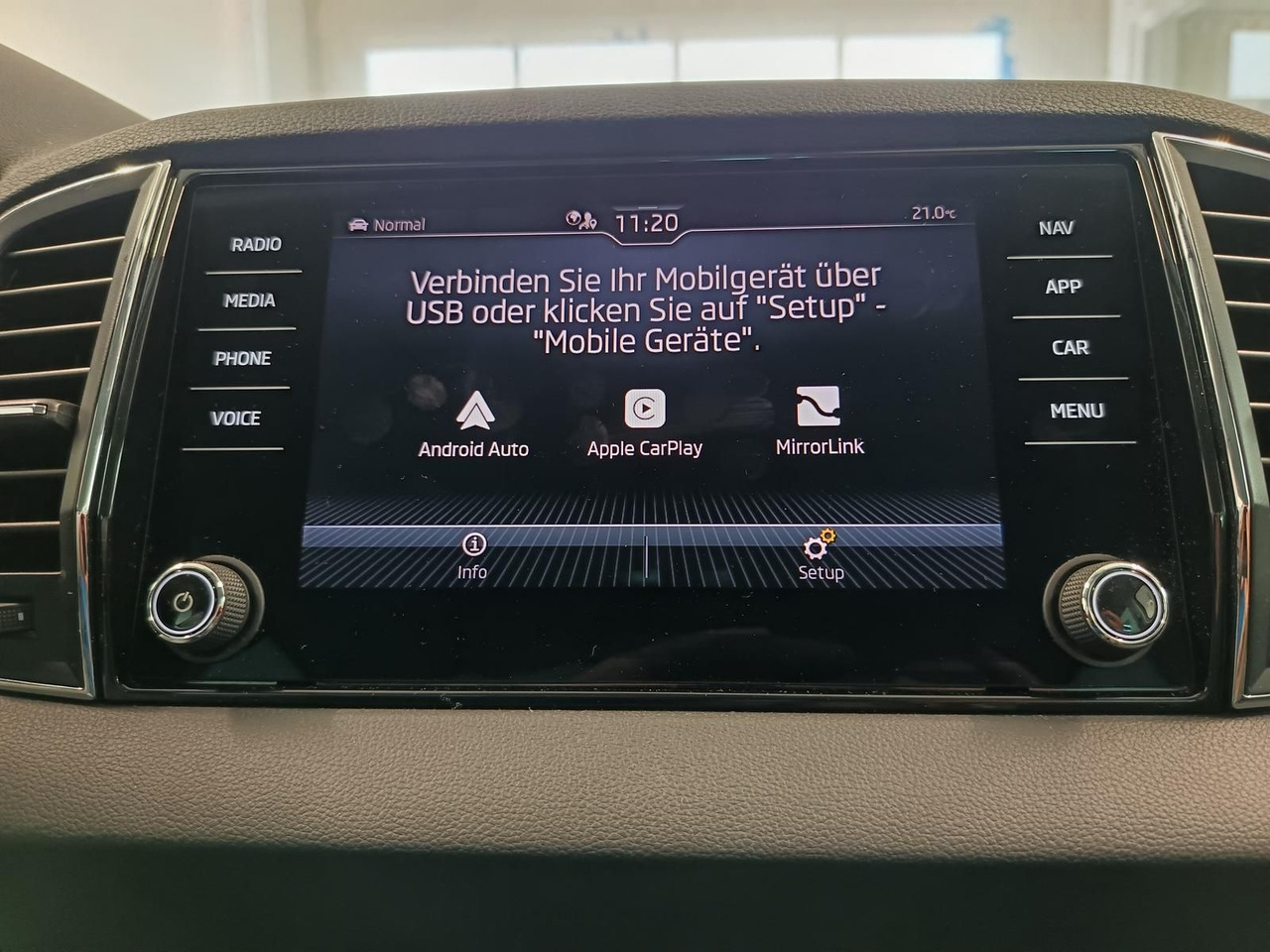 Внедорожник Skoda Karoq Style 1,5TSI DSG*AHK-VORBER*NAVI*LED*R-KAM: фото 13