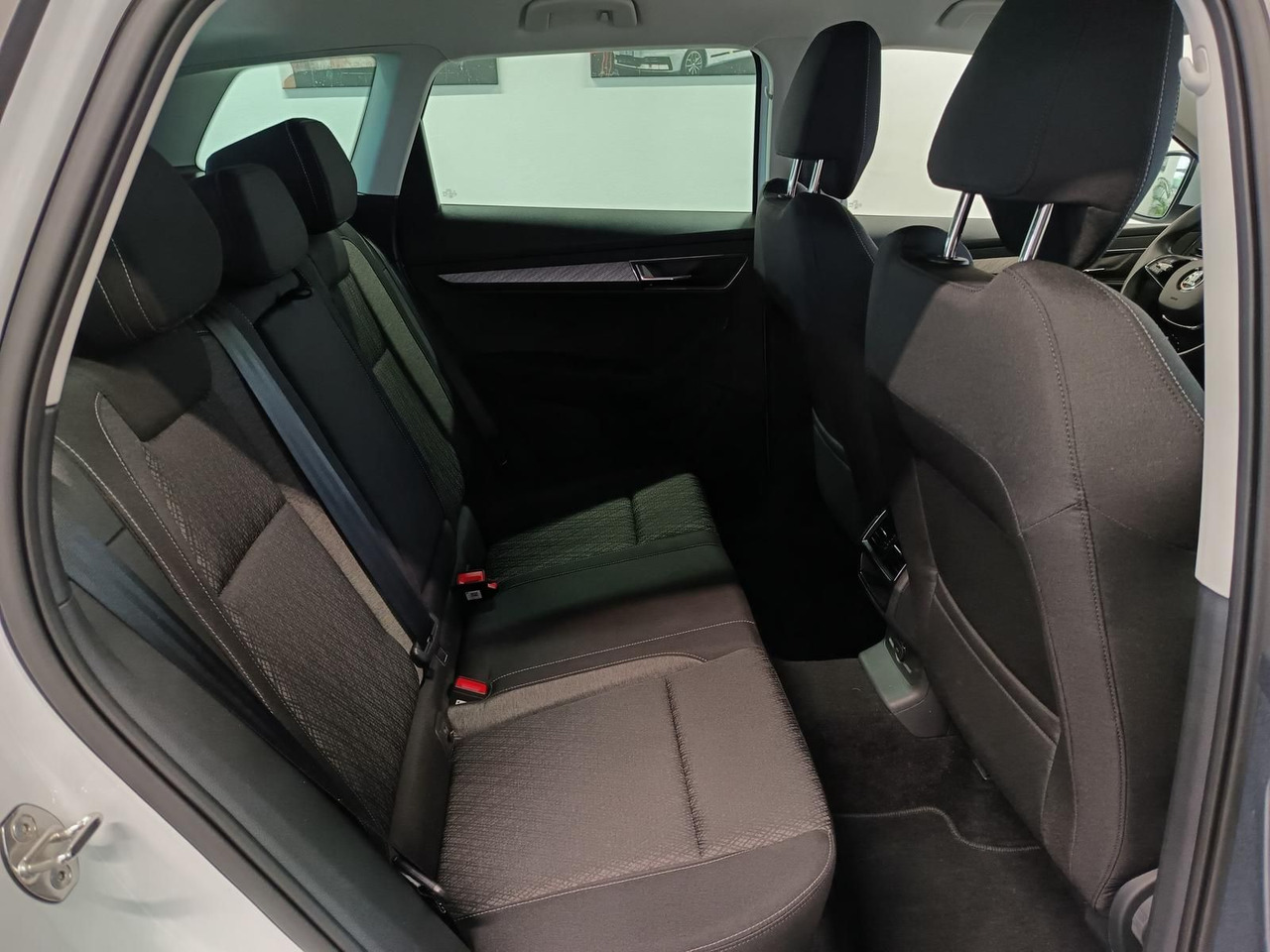 Внедорожник Skoda Karoq Style 1,5TSI DSG*AHK-VORBER*NAVI*LED*R-KAM: фото 19