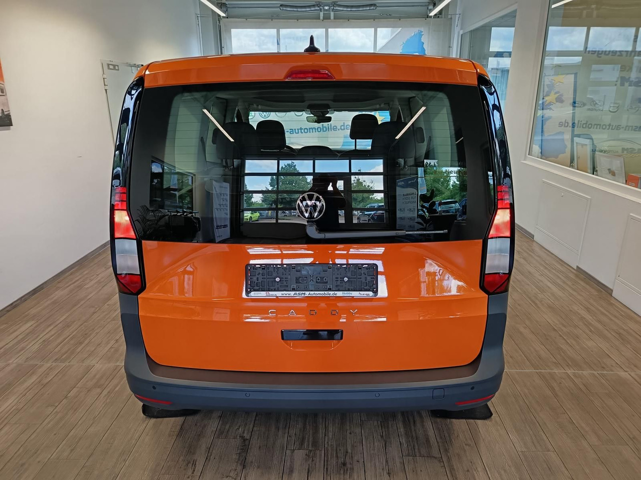 Volkswagen Caddy 2.0 TDI 75 kW*PDC*TEMP*DAB*KLIMA*5-SITZER* - Универсал: фото 5 Volkswagen Caddy 2.0 TDI 75 kW*PDC*TEMP*DAB*KLIMA*5-SITZER* - Универсал: фото 5