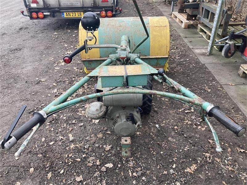 Irus U1200 med 120 cm fejemaskine - Промышленная подметальная машина: фото 4 Irus U1200 med 120 cm fejemaskine - Промышленная подметальная машина: фото 4