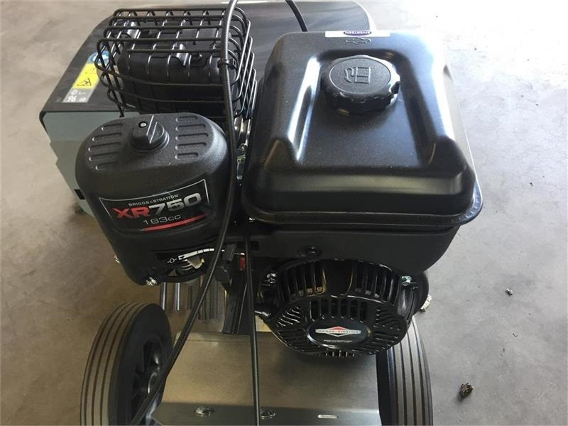 Kwern Greenbuster Pro III 8x3 Inkl. afdækningsskær  - Садовое оборудование: фото 3 Kwern Greenbuster Pro III 8x3 Inkl. afdækningsskær  - Садовое оборудование: фото 3