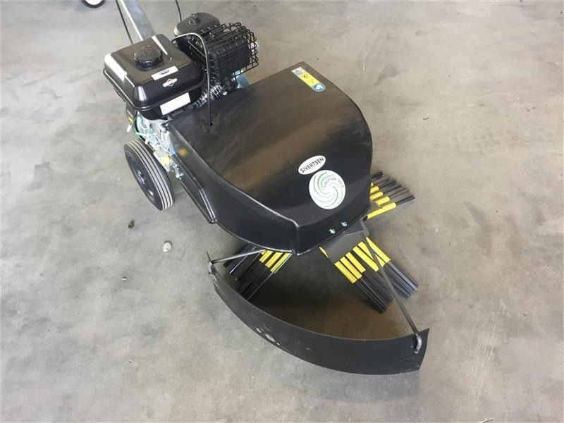 Kwern Greenbuster Pro III 8x3 Inkl. afdækningsskær  - Садовое оборудование: фото 1 Kwern Greenbuster Pro III 8x3 Inkl. afdækningsskær  - Садовое оборудование: фото 1