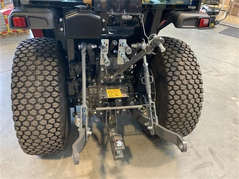 Massey Ferguson 1740 HC - Коммунальный трактор: фото 4 Massey Ferguson 1740 HC - Коммунальный трактор: фото 4