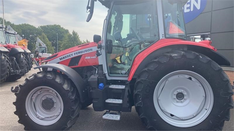 Massey Ferguson 5S.145 Exclusive Dyna-6 Exclusive - Трактор: фото 5 Massey Ferguson 5S.145 Exclusive Dyna-6 Exclusive - Трактор: фото 5