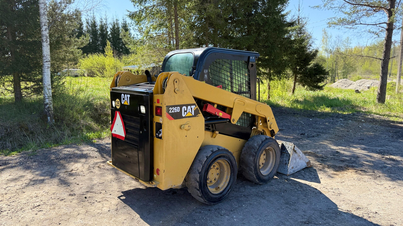 CAT 226D - Мини-погрузчик с бортовым поворотом: фото 4 CAT 226D - Мини-погрузчик с бортовым поворотом: фото 4