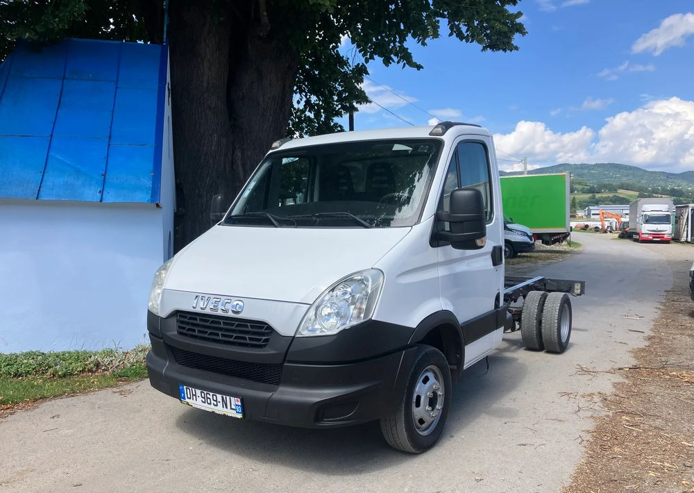Iveco DAILY 35C13 ramo do zabudowy kiper wywrotka - Грузовик-шасси: фото 1 Iveco DAILY 35C13 ramo do zabudowy kiper wywrotka - Грузовик-шасси: фото 1