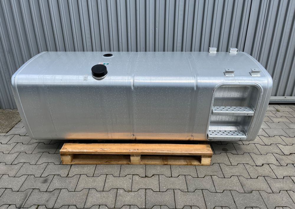Zbiornik paliwa Iveco Stralis 700 litrów bak - Подготовка топлива для Грузовиков: фото 1 Zbiornik paliwa Iveco Stralis 700 litrów bak - Подготовка топлива для Грузовиков: фото 1