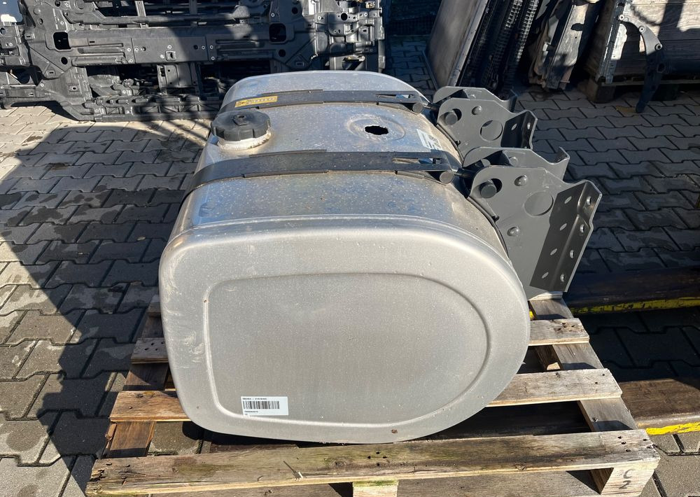 Zbiornik paliwa Volvo FH FM Renault 255 L low deck megi bak - Подготовка топлива для Грузовиков: фото 2 Zbiornik paliwa Volvo FH FM Renault 255 L low deck megi bak - Подготовка топлива для Грузовиков: фото 2