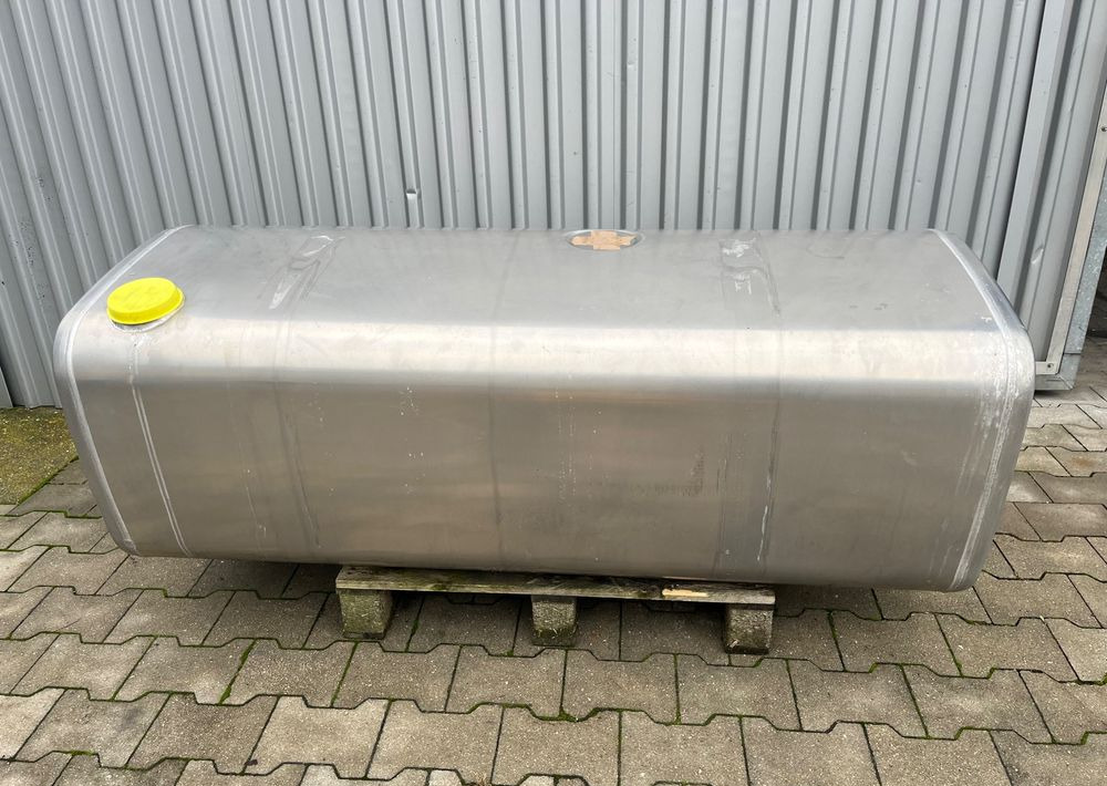 Zbiornik paliwa Volvo FH FM Renault 475 litrów bak low deck - Подготовка топлива для Грузовиков: фото 1 Zbiornik paliwa Volvo FH FM Renault 475 litrów bak low deck - Подготовка топлива для Грузовиков: фото 1