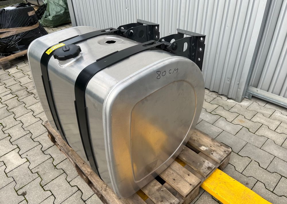 Zbiornik paliwa Volvo FH Renault 330 litrów bak jak nowy - Подготовка топлива для Грузовиков: фото 2 Zbiornik paliwa Volvo FH Renault 330 litrów bak jak nowy - Подготовка топлива для Грузовиков: фото 2